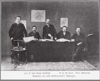 "Jac. P. van Term, hoofdred. P.A.M. Kehl. Sylv. Bruysten. Redactie van 'De Gelderlander', Nijmegen"; Foto Foto