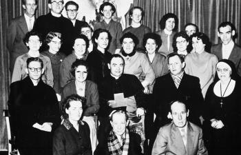 Afscheid door de buurt van parochie 't Heike (H.-Dionysiuskerk) te Tilburg; Foto Foto