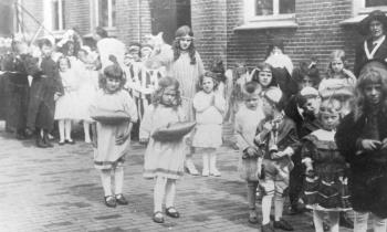 Zie: Maria van Sleeuwen, Jeugdherinneringen, p. 70; Foto Foto