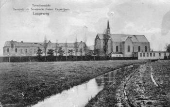 Exterieur. Totaalaanzicht van het Serafijnsch Seminarie van de paters capucijnen; Foto Foto