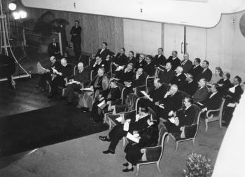 Transport van de onderdelen van "Radio Anno Santo", in 1957 in gebruik genomen door Radio Vaticana; Foto Foto