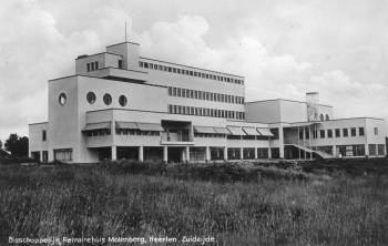 Bisschoppelijk Retraitehuis Molenberg te Heerlen. Zuidzijde; Foto Foto