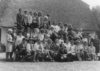 Bustocht van gehuwde dames van het woonwagenkamp te Emmen op 5 juli 1967; Foto Foto