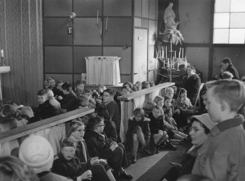 Mishoren met goede manieren. Noodkerk in Geuzenveld te Amsterdam; Foto Foto