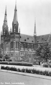 Parochie H. Leonardus van Veghel, 's-Hertogenbosch; Foto Foto