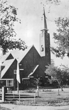 Eerste steen gelegd op donderdag 21 aug. 1930; Foto Foto