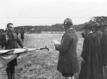 Installatie van F. Janssens als d.c. van de Katholieke Verkenners van het bisdom Breda; Foto Foto