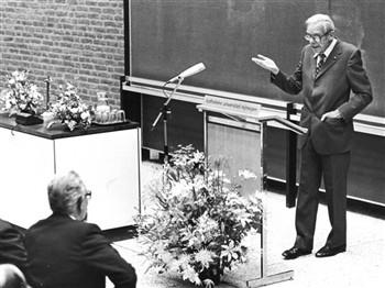 Zie: Jan Brabers, De Faculteit der Rechtsgeleerdheid ..., p. 480; Foto Foto