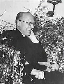 A.H. Huijboom bij zijn benoeming tot nationaal aalmoezenier van de KAJ (= Katholieke Arbeidersjeugd); Foto Foto