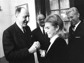 Activiteiten buitenland. Luns tijdens een officieel bezoek aan Roemenië. Rechts de minister van buitenlandse zaken van Roemenië Mănescu; Foto Foto