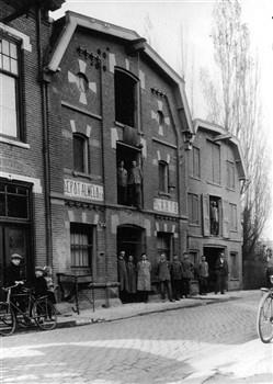 De voorzijde van het districtsdepot van de ABTB te Almelo.; Foto Foto