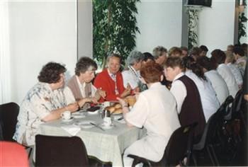 Koffietafel tijdens de Algemene Ledenvergadering van de KVB; Foto Foto