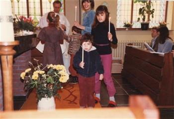 De doopplechtigheid van Kerin op het Centrum Ontmoeting der Volkeren; Foto Foto