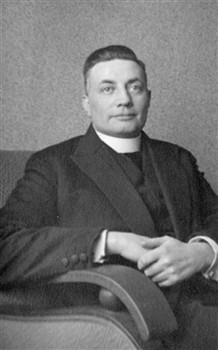 A.J.I. Leesberg, kapelaan van de Gerardus Majellaparochie in Amsterdam en verantwoordelijk voor het Francisca Romana Liefdewerk in die parochie; Foto Foto