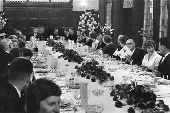 Het diner bij de viering van het zilveren priesterfeest van A.H. Huijboom, aalmoezenier van de KAJ; Foto Foto