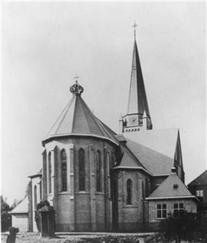 In 1925 bouwde de Firma Nijenhuis de kerk van Saasveld; Foto Foto