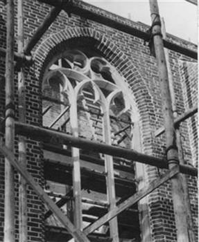 In 1956 restaureerde de Firma Nijenhuis de kerk van Didam, zoals bijvoorbeeld dit raam; Foto Foto