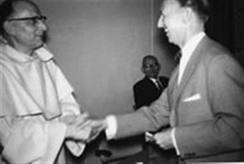 J.J.M. Latour houdt ter gelegenheid van zijn 40-jarig priesterfeest een receptie in pastorie Het Steiger; Foto Foto
