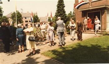 Gasten van pastoor Brouwers tijdens de viering van veertigjarig priesterfeest voor de pastorie; Foto Foto