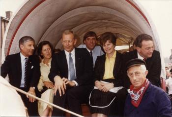 A.A.M. van Agt, commissaris van de Koningin in Noord-Brabant, en E .Van Agt-Krekelberg bezoeken de Brabantse dag in Heeze.; Foto Foto