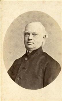 Gijsbertus Schoonderbeek, pastoor te Overveen, één van de eerste beschermers van de werkplaats Gerard Bartel Brom; Foto Foto