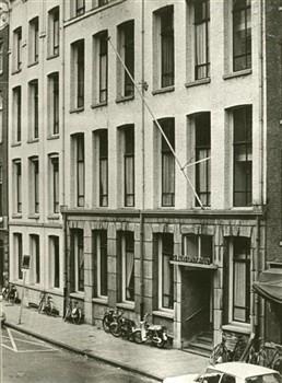 Het oude gebouw van de Ziekenfondsraad aan de P.C. Hooftstraat 162 te Amsterdam; Foto Foto