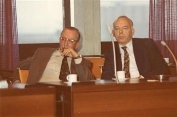 Vergadering van de ziekenfondsraad. V.l.n.r. Dhr. Vlek (K.N.O.V.) en de Dhr. Vaandrager (K.N.L.C.); Foto Foto