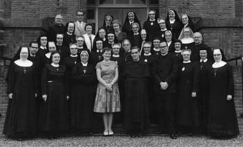 Jo van der Wouw werkte tussen 1962 en 1964 als gastvrouw op Kontakt der Kontinenten; Foto Foto