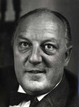 Portretfoto van Eduard (Ed) Jozef Antonie Marie Hoornik, dichter; Foto Foto
