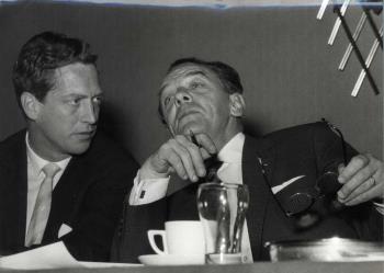 Wim Schuijt rechts en Wim van Slobbe bij een partijcongres van de KVP; Foto Foto