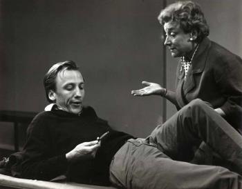Jules Roijaards en Georgette Hagedoorn in een act; Foto Foto