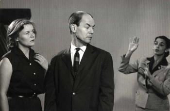 Televisiescene met Ton van Duinhoven en anderen; Foto Foto