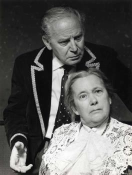 Frits van Dijk als grootvader en Hetty Beck als grootmoeder; Foto Foto
