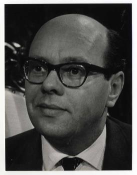 Portretfoto van Simon van Collem, een Nederlandse filmjournalist en televisiemaker; Foto Foto