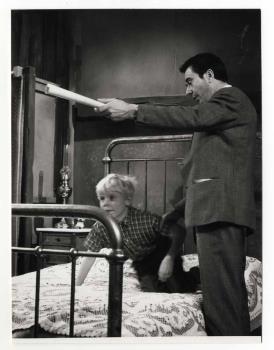 Regisseur Paul Cammermans geeft aan Tom Rooduin aanwijzingen. NCRV tv 'Struif', uitzending 1962.; Foto Foto