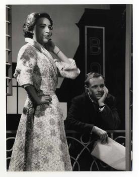 Trins Snijders als Liesbeth en Franciscus Wilhelmus (Frans) 't Hoen als Hans in het televisiespel 'Te vuur en te Zwaard', uitgezonden in maart 1961 door de NCRV, regie Max Douwes.; Foto Foto