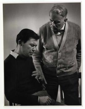 Bob Goedhart en rechts Cruys Voorbergh in het televisiespel 'Een Moordverhaal", uitgezonden door de KRO op 19 mei 1960.; Foto Foto