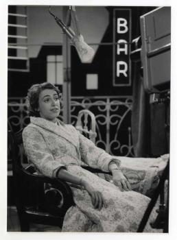 Catharina Maria Martina (Trins) Snijders in het televisiespel 'Te Vuur en te Zwaard', uitgezonden door de NCRV in maart 1961.; Foto Foto