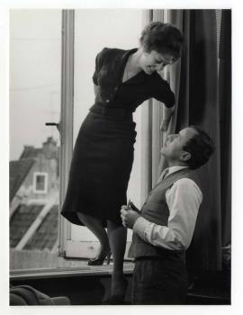 Betsy Smeets en Jan Hendrik (John) Kraaijkamp sr. in een televisie-eenacter 'De Eenhoorn', uitgezonden door de VPRO op 16 maart 1961.; Foto Foto