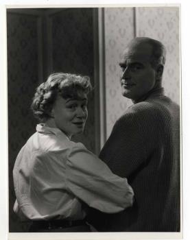 Maria (Rie) Gilhuijs als Margaret Purvis en Lo van Hensbergen als Arthur Purvis in het blijspel 'The young in Heart', uitgezonden door de KRO op 11 augustus 1960.; Foto Foto