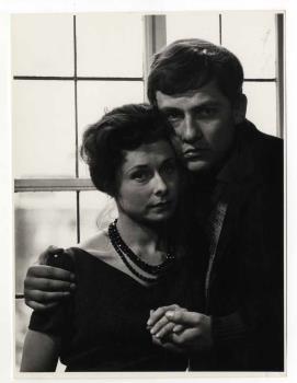 Betsy Smeets als Judith Lünig en Julien Gustave (Jules) Croiset als Karl Brink in het televisiespel 'Romeo en Julia in Berlijn', uitgezonden op 16 juni 1960 door de KRO; regie Fritz Butzelaar.; Foto Foto