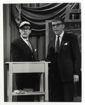 Allard Jan van der Scheer links en Peter Oosthoek in een televisiespel.; Foto Foto