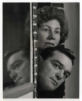 Riek Schagen als mevrouw Wamselaar en Jan Blaaser als mijnheer Wamselaar bij het televisiespel 'School der Volwassenen' van de KRO op 13 november 1960.; Foto Foto