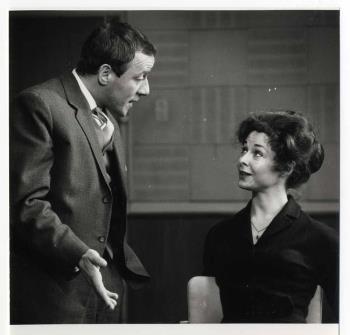 John Kraaijkamp en Betsy Smeets in het televisiespel 'De Eenhoorn' in maart 1961.; Foto Foto