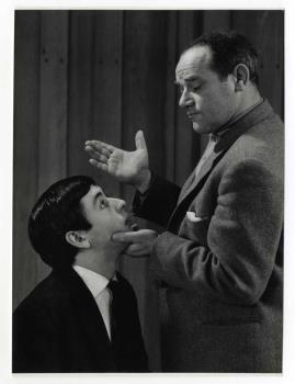 Bernhard Justus Droog rechts en Hendrikus Theodorus (Harry) de Garde in het televisiespel 'Schipper naast God', uitgezonden op 26 januari 1961 door de VPRO, regie Jack Dixon.; Foto Foto