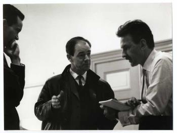 In het midden Antonius Mechel (Ton) van Duinhoven en rechts regisseur Jef de Groot; Foto Foto