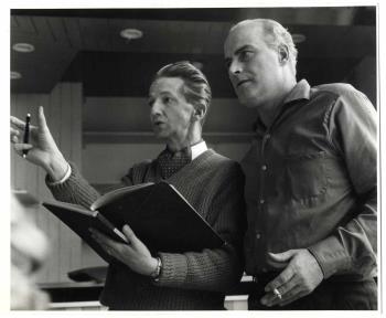 Links Ben Mettrop, cameraregisseur, en Lodewijk Gerard (Lo) van Hensbergen, regisseur voor het KRO-televisiespel 'De Brug der Zuchten'; Foto Foto