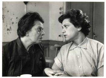 Marie Hamel links en Emmy Lopes Dias; Foto Foto