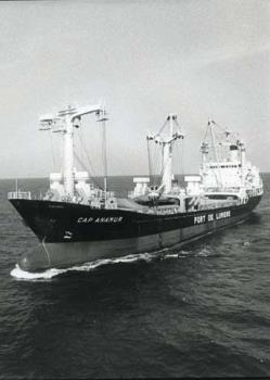 Vietnam/Reddingsschip "Cap Anamur" op zee.; Foto Foto