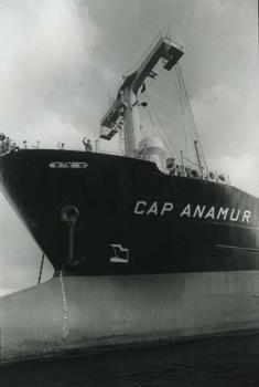 Vietnam/Reddingsschip "Cap Anamur" ten anker; Foto Foto